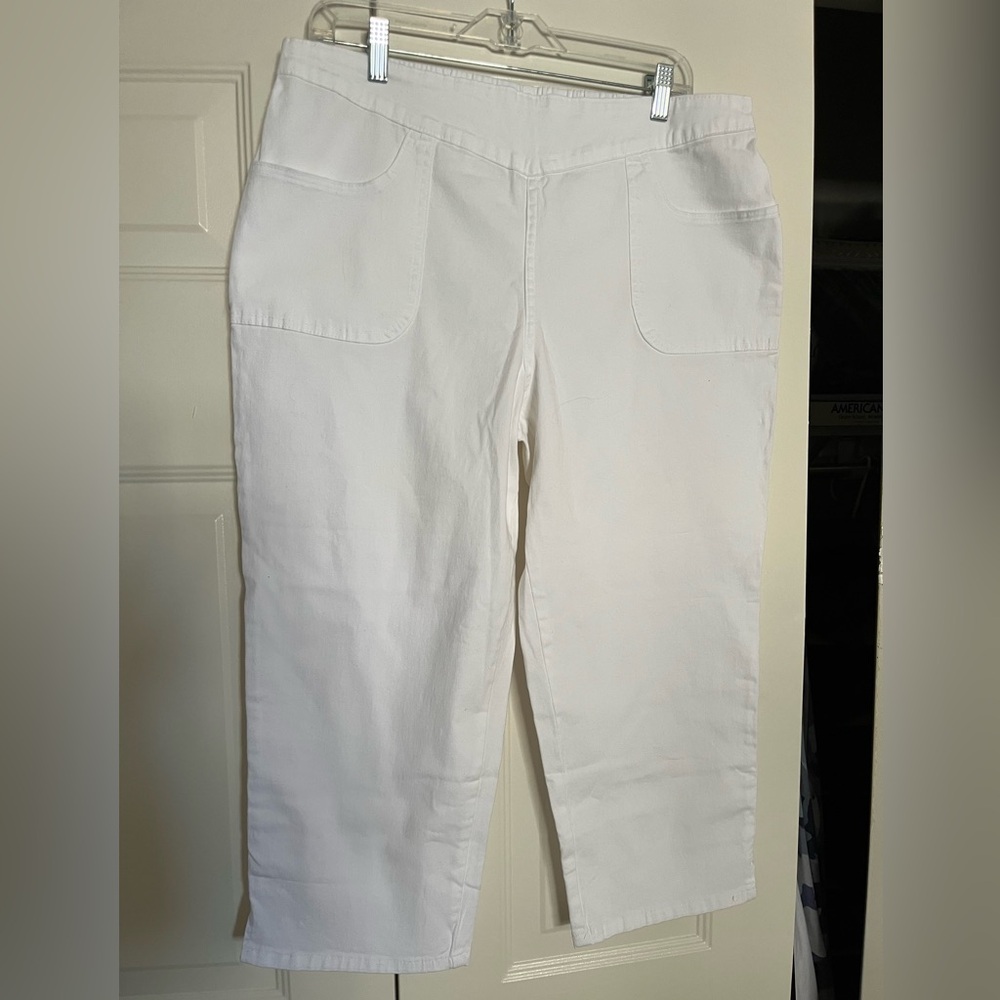 Denim & Co Pull On Flat Front White Capri